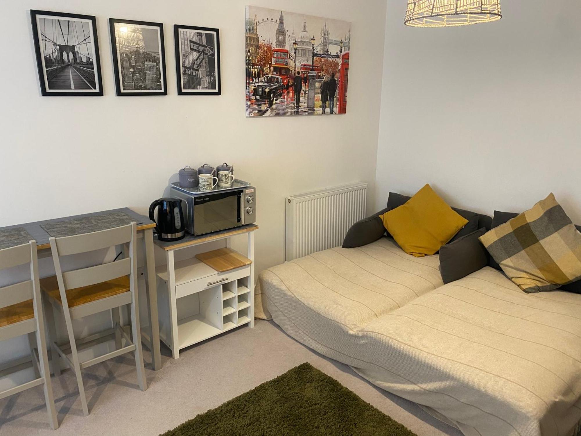 Very Large Double Room With Corner Sofa, Sky Tv, Netflix Etc, Fridge And Microwave Ньюхейвен Экстерьер фото